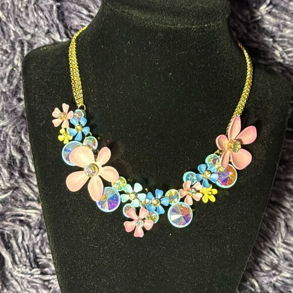 Betsey Johnson Jewelry - Betsey Johnson  Floral cluster necklace
